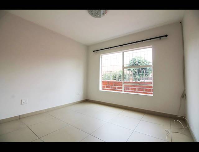 3 BEDROOM TOWNHOUSE TO LET IN NEW REDRUTH